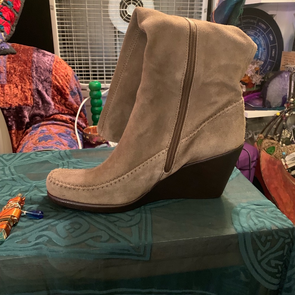 Aerosoles Tan Suede Retro Wedge Zip up Boots NWOT